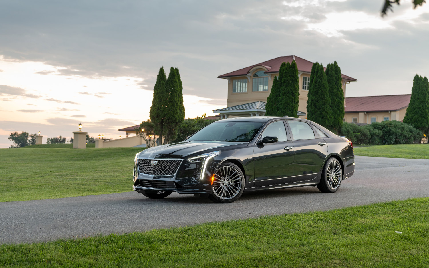 Comparison Cadillac CT6V 2020 vs Audi S8 Plus